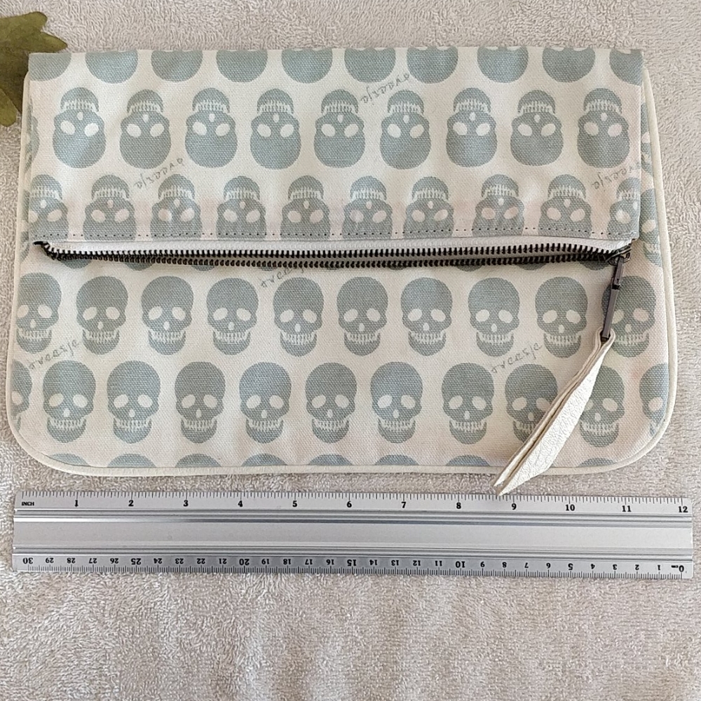 Treesje Fabric Foldover 'Fatal' Clutch w/ Zipper - Picture 12 of 13